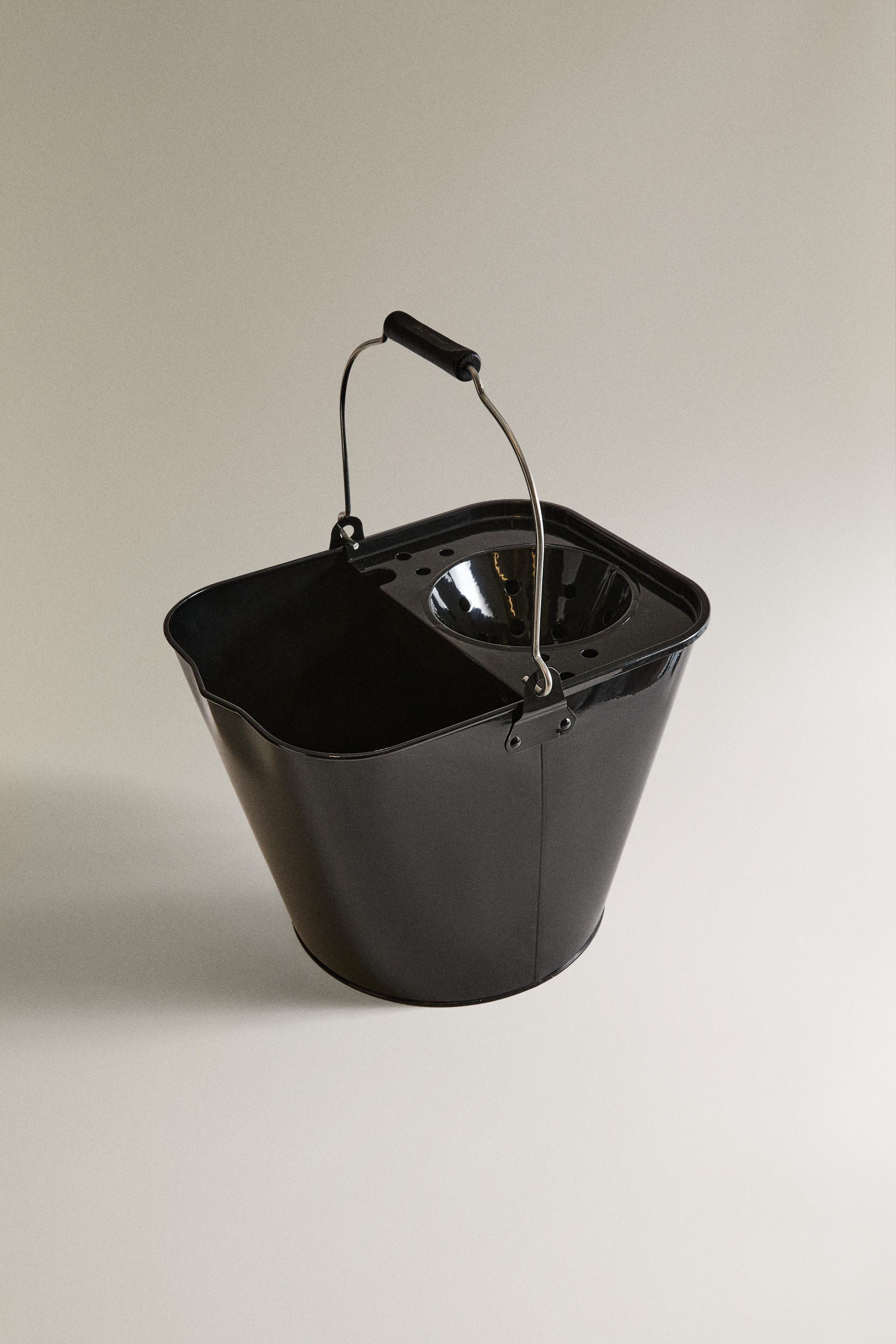 MOP BUCKET WITH WRINGER